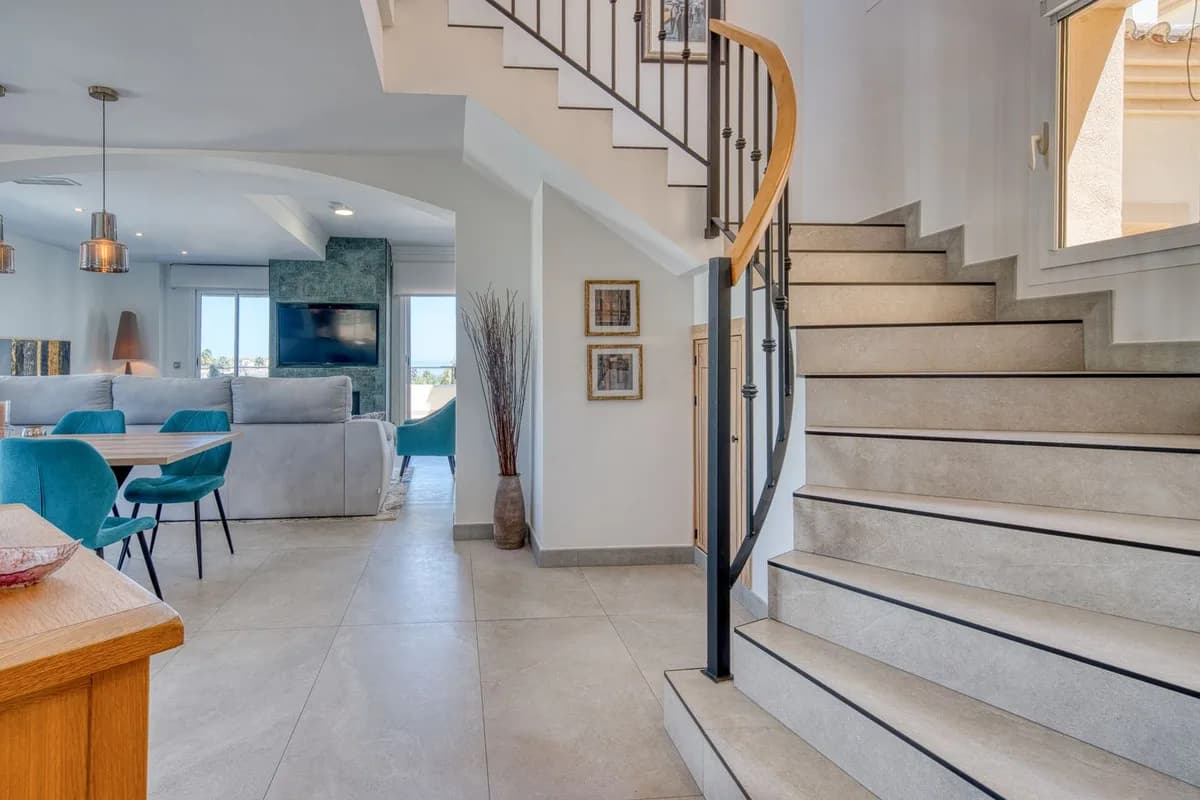 3 Bedroom Penthouse Duplex for Sale in San Roque, Cádiz - Image 5