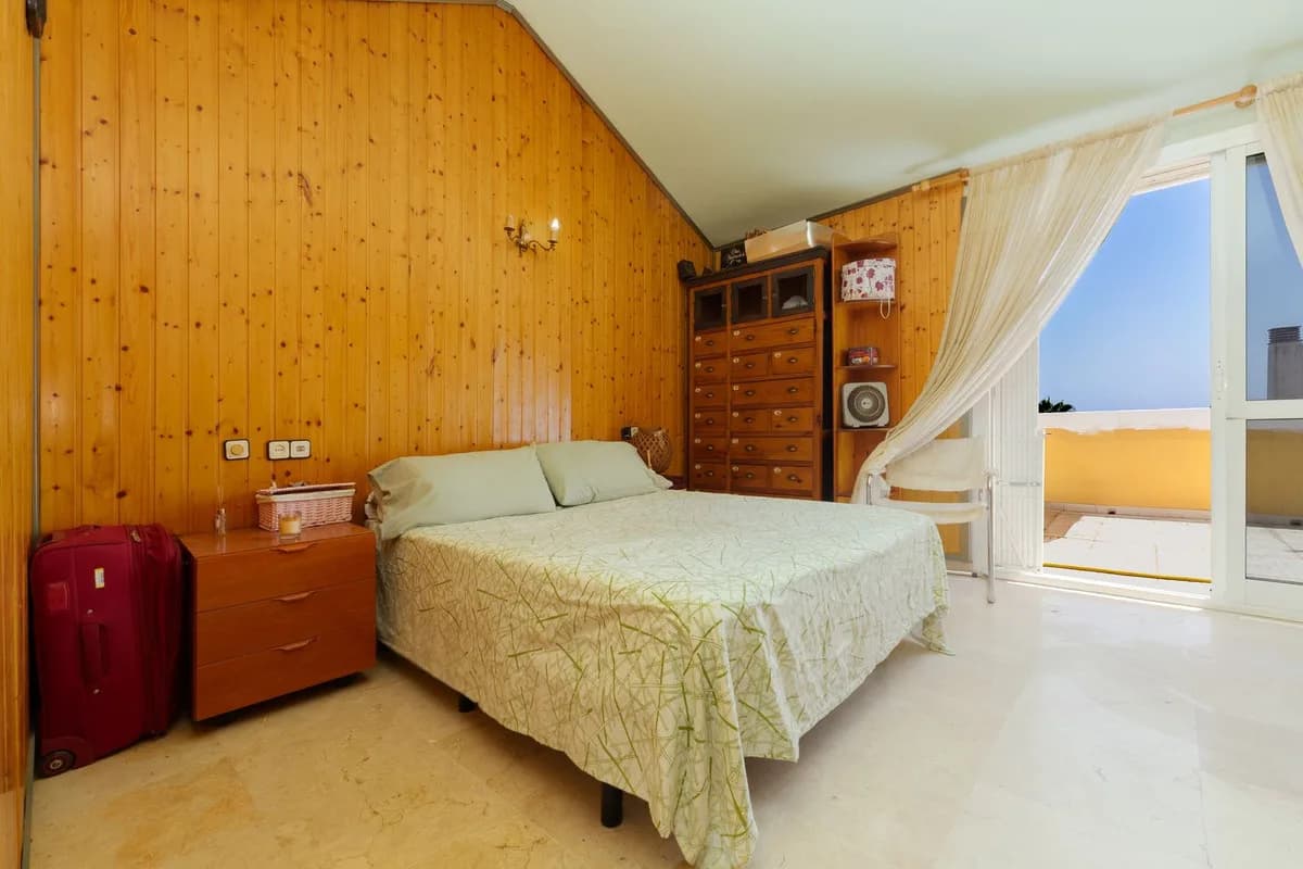 4 Bedroom Townhouse for Sale in Las Lagunas, Málaga - Image 4