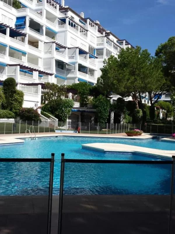3 Bedroom Penthouse for Sale in Puerto Banús, Málaga - Image 2