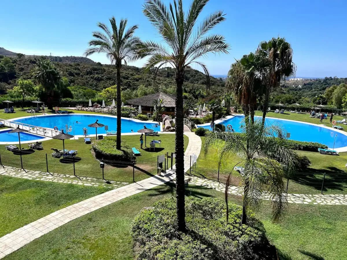 3 Bedroom Penthouse Duplex for Sale in Benahavís, Málaga - Image 4