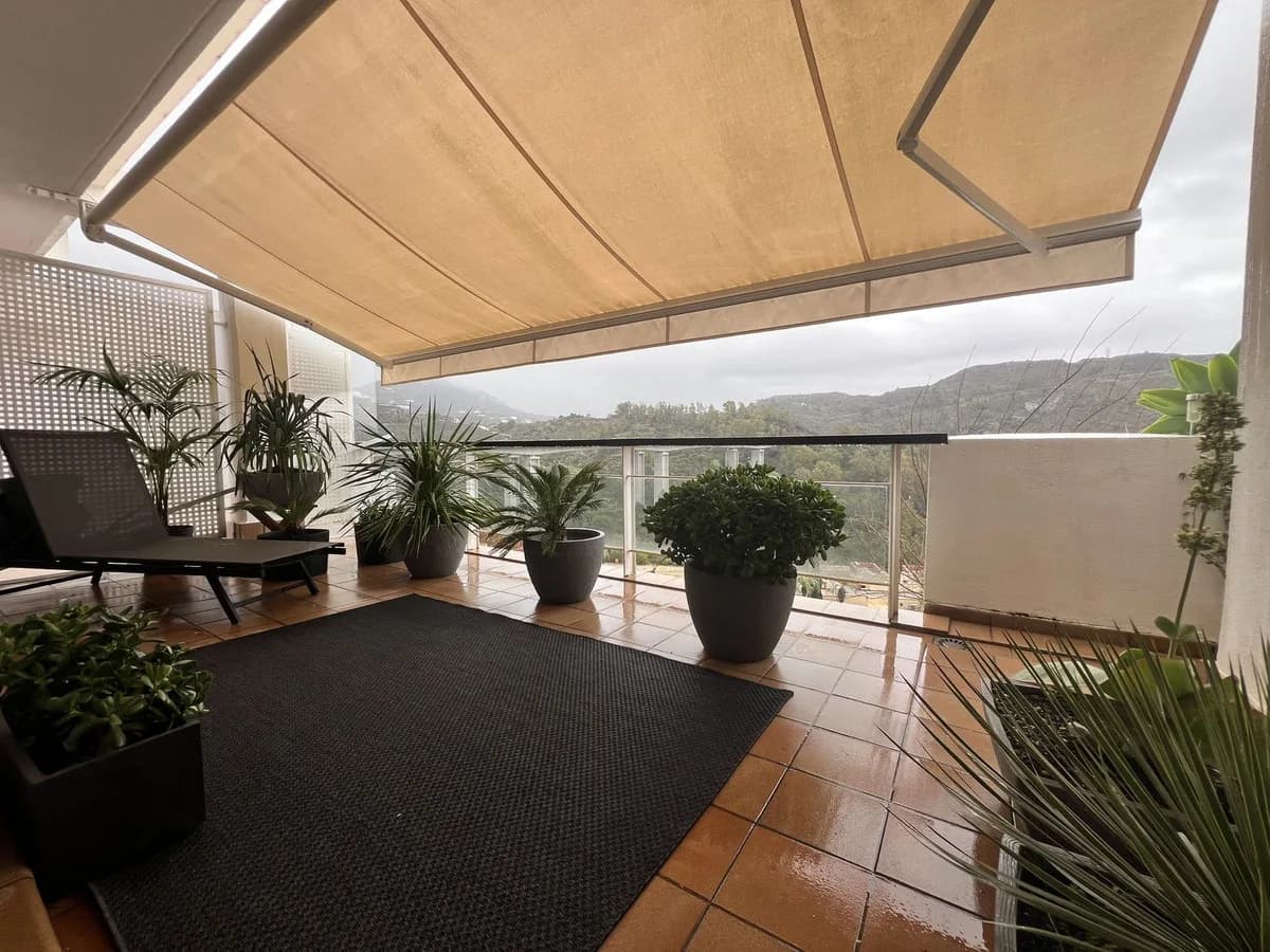 1 Bedroom Middle Floor Apartment for Sale in Benahavís, Málaga - Image 5