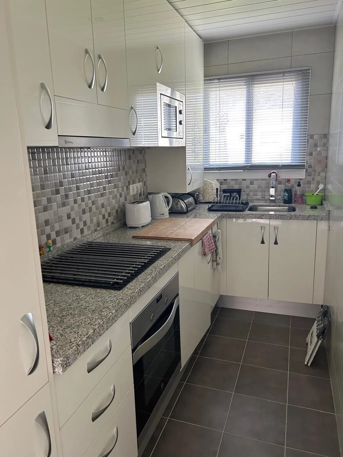 1 Bedroom Top Floor Apartment for Sale in El Paraiso, Málaga - Image 6