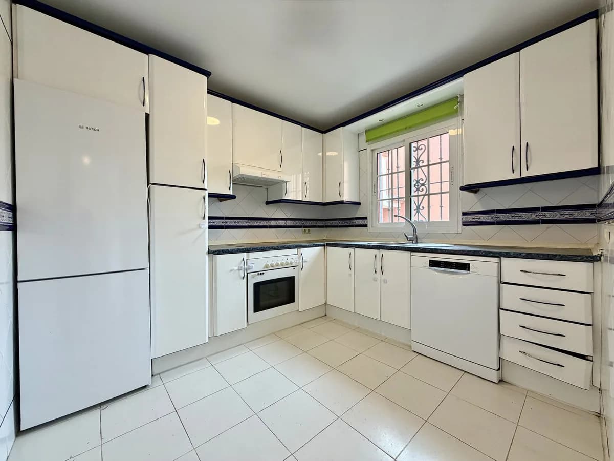 2 Bedroom Townhouse for Sale in Estepona, Málaga - Image 7
