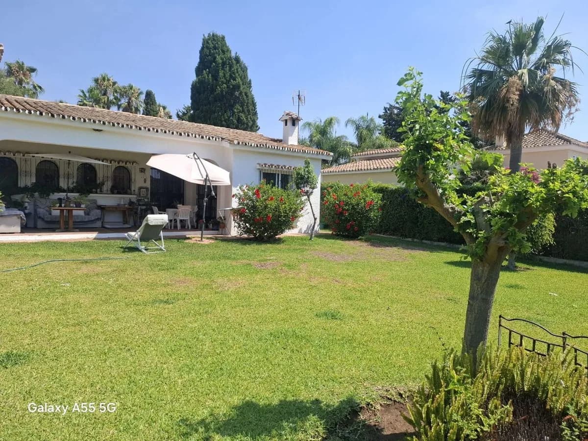 3 Bedroom Detached Villa for Sale in Estepona, Málaga - Image 4