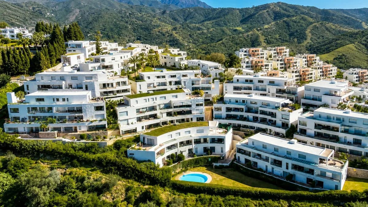 3 Bedroom Middle Floor Apartment for Sale in Altos de los Monteros, Málaga