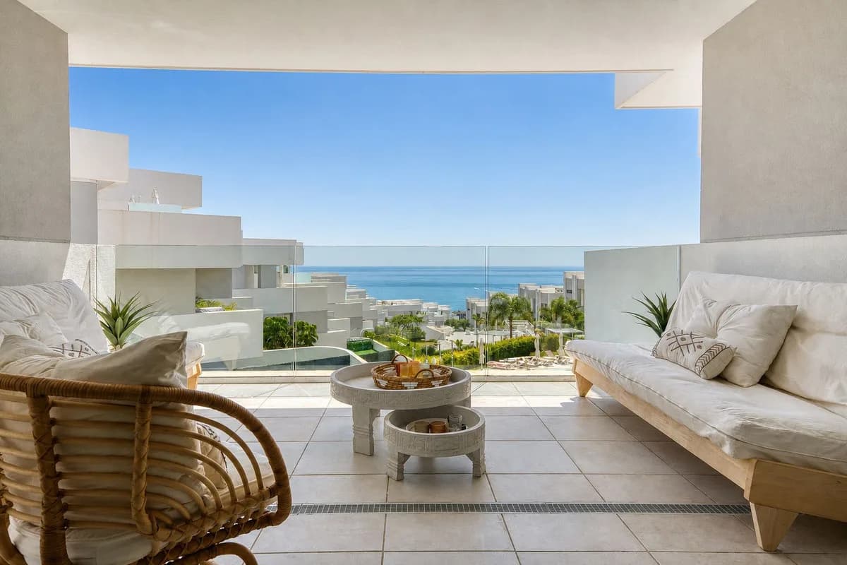 3 Bedroom Middle Floor Apartment for Sale in La Duquesa, Málaga