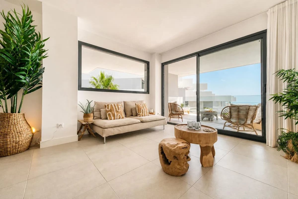 3 Bedroom Middle Floor Apartment for Sale in La Duquesa, Málaga - Image 7
