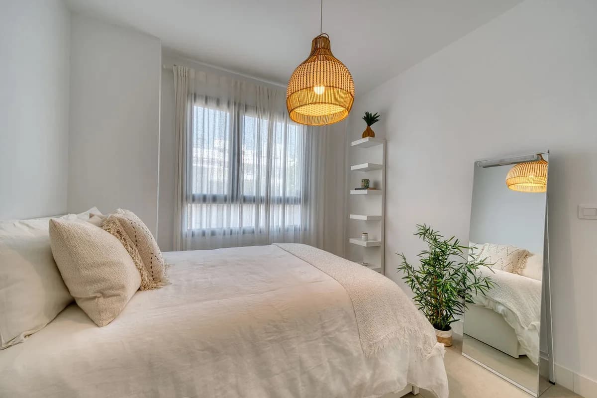 3 Bedroom Middle Floor Apartment for Sale in La Duquesa, Málaga - Image 9