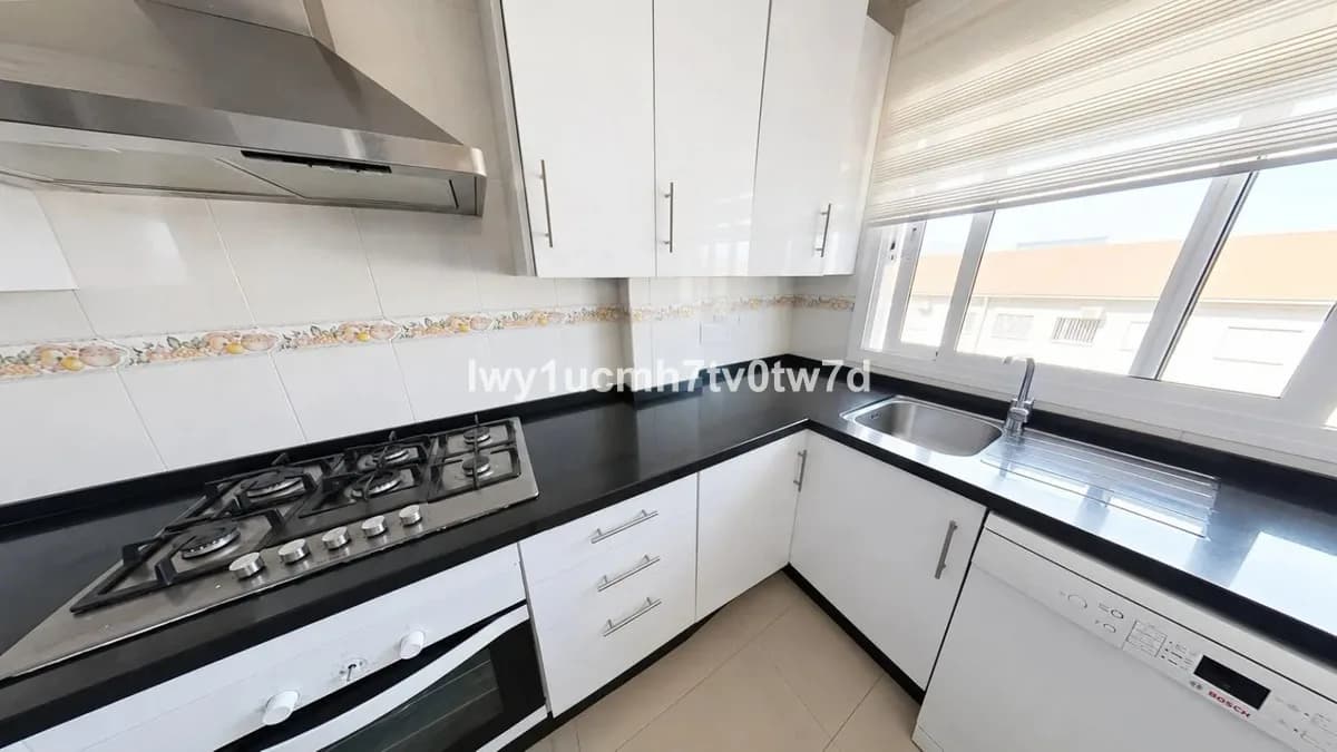 3 Bedroom Middle Floor Apartment for Sale in Mijas, Málaga - Image 8
