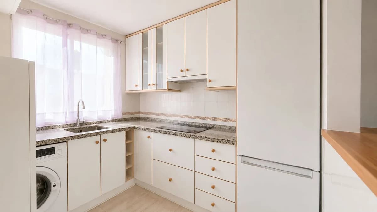 1 Bedroom Middle Floor Apartment for Sale in Calahonda, Málaga