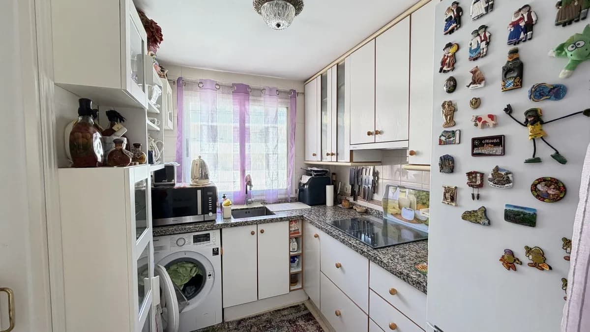 1 Bedroom Middle Floor Apartment for Sale in Calahonda, Málaga - Image 2