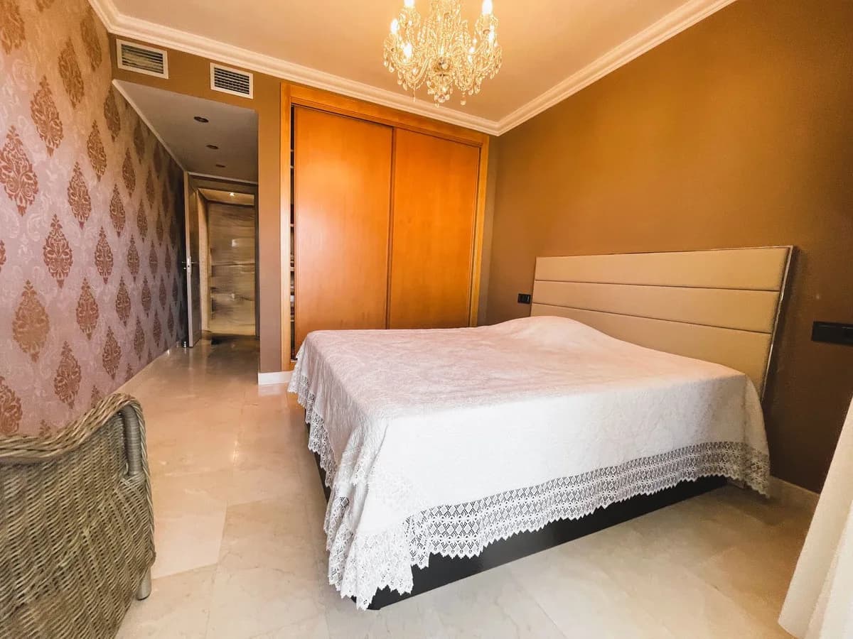 2 Bedroom Middle Floor Apartment for Sale in Calahonda, Málaga - Image 6