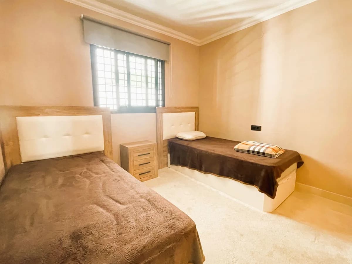 2 Bedroom Middle Floor Apartment for Sale in Calahonda, Málaga - Image 9