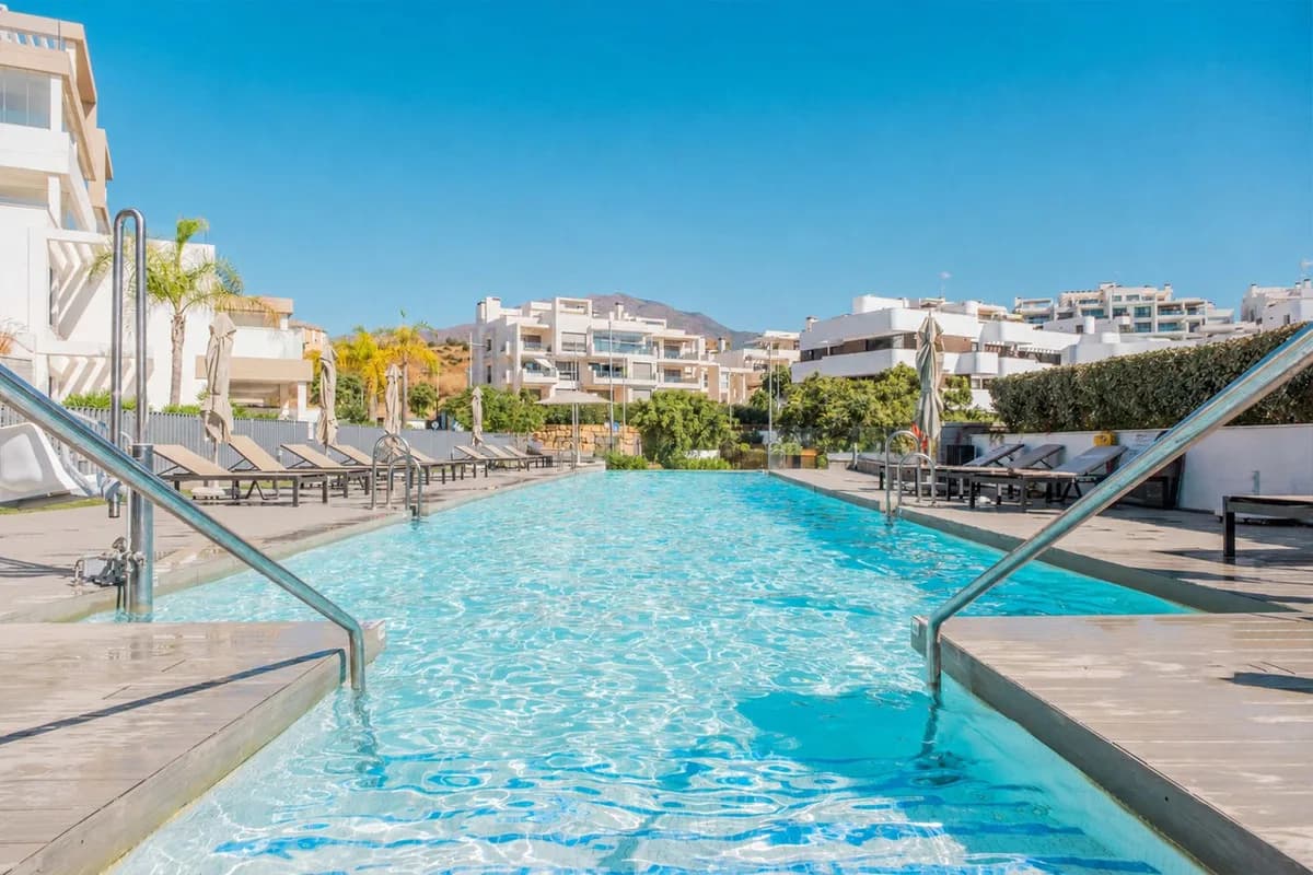 2 Bedroom Ground Floor Apartment for Sale in Estepona, Málaga - Image 3