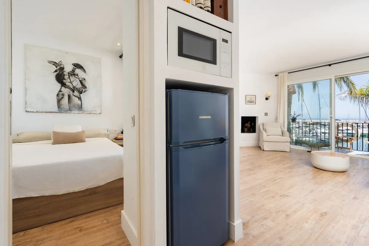 1 Bedroom Middle Floor Apartment for Sale in Puerto Banús, Málaga - Image 6