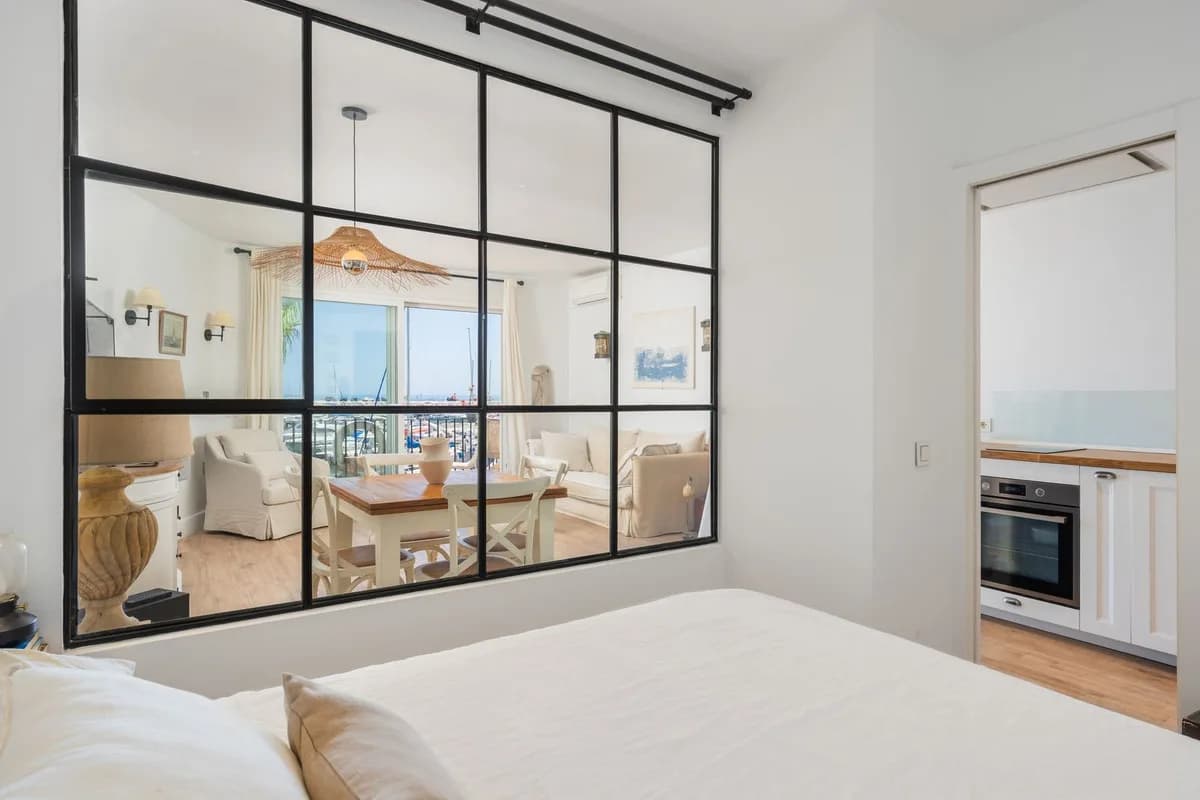 1 Bedroom Middle Floor Apartment for Sale in Puerto Banús, Málaga - Image 8