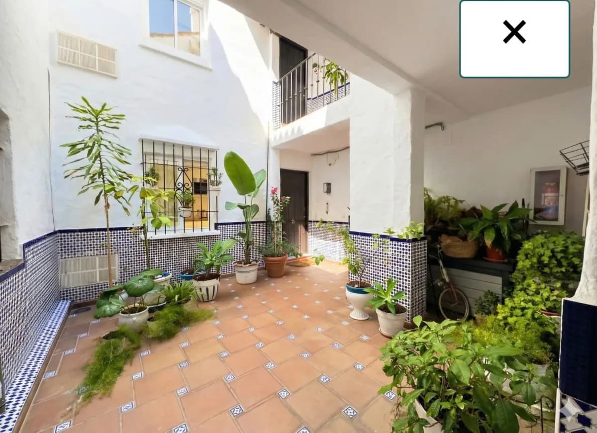 2 Bedroom Middle Floor Apartment for Sale in Puerto Banús, Málaga