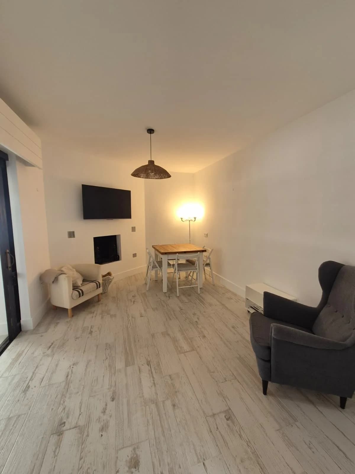 2 Bedroom Middle Floor Apartment for Sale in Puerto Banús, Málaga - Image 5
