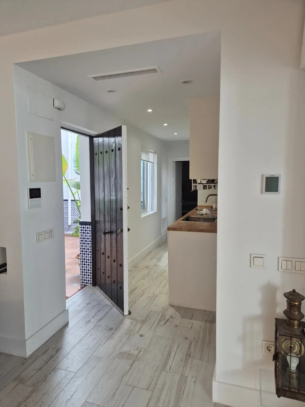 2 Bedroom Middle Floor Apartment for Sale in Puerto Banús, Málaga - Image 6