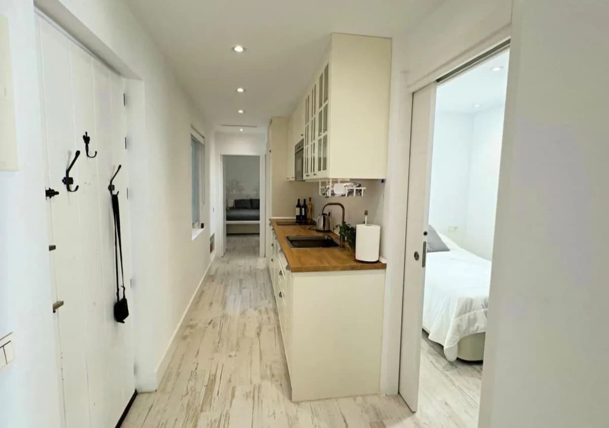 2 Bedroom Middle Floor Apartment for Sale in Puerto Banús, Málaga - Image 8