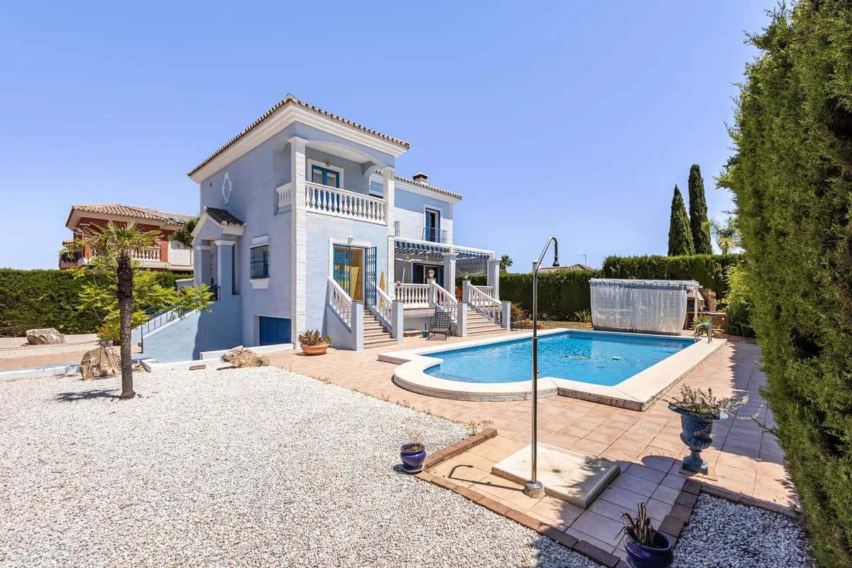 4 Bedroom Detached Villa for Sale in Coín, Málaga