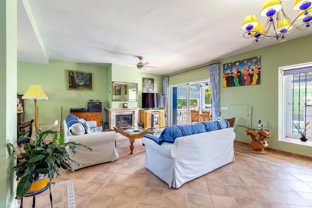 4 Bedroom Detached Villa for Sale in Coín, Málaga - Image 8
