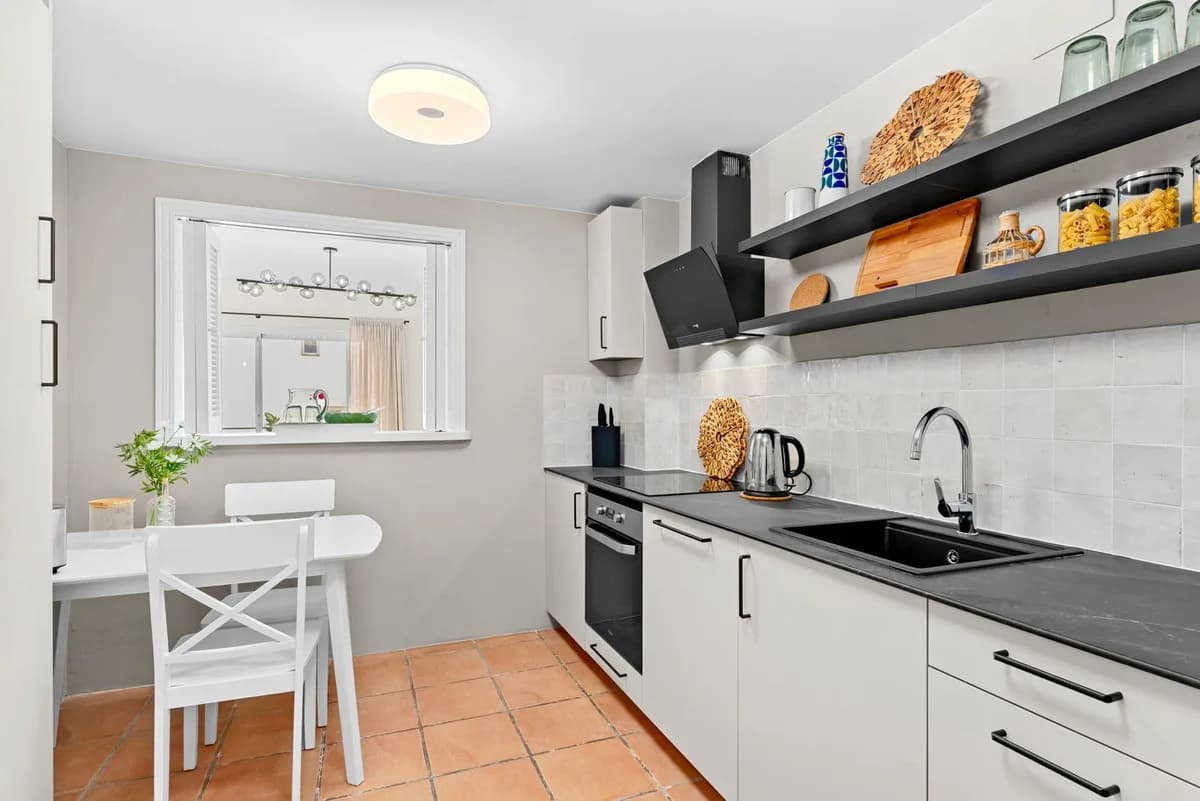 3 Bedroom Middle Floor Apartment for Sale in El Presidente, Málaga - Image 4