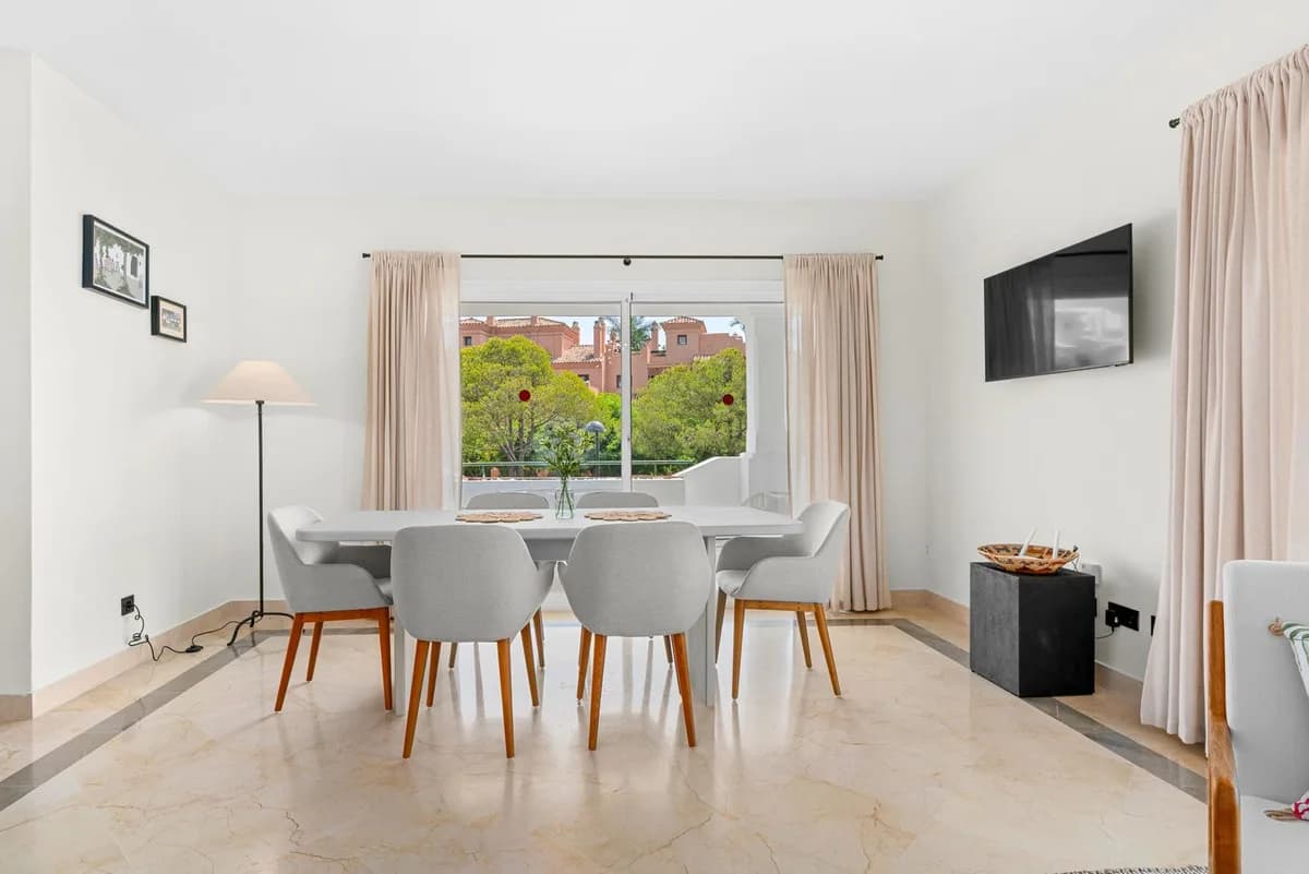 3 Bedroom Middle Floor Apartment for Sale in El Presidente, Málaga - Image 9