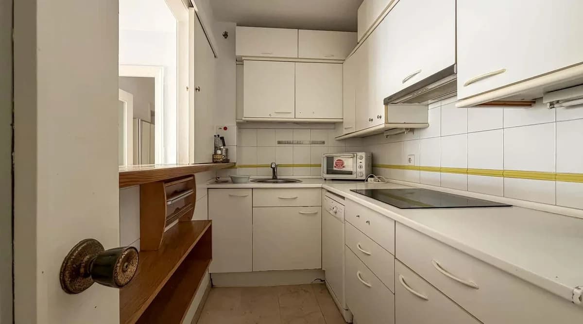 2 Bedroom Middle Floor Apartment for Sale in Marbella, Málaga