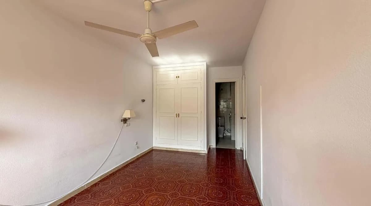 2 Bedroom Middle Floor Apartment for Sale in Marbella, Málaga - Image 9