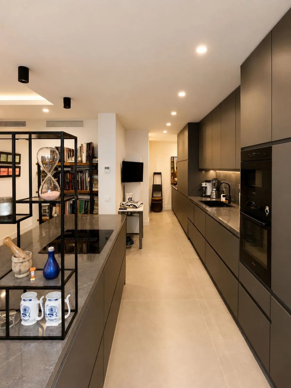 2 Bedroom Middle Floor Apartment for Sale in Estepona, Málaga - Image 9