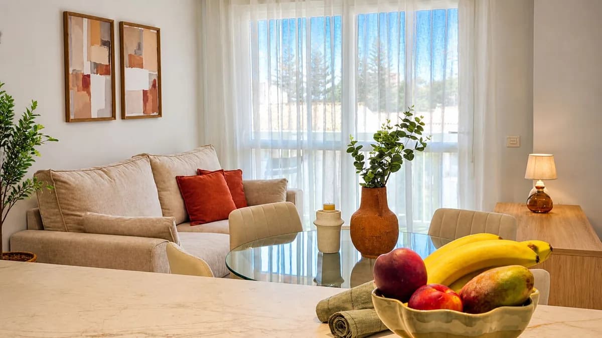 2 Bedroom Middle Floor Apartment for Sale in San Luis de Sabinillas, Málaga - Image 5