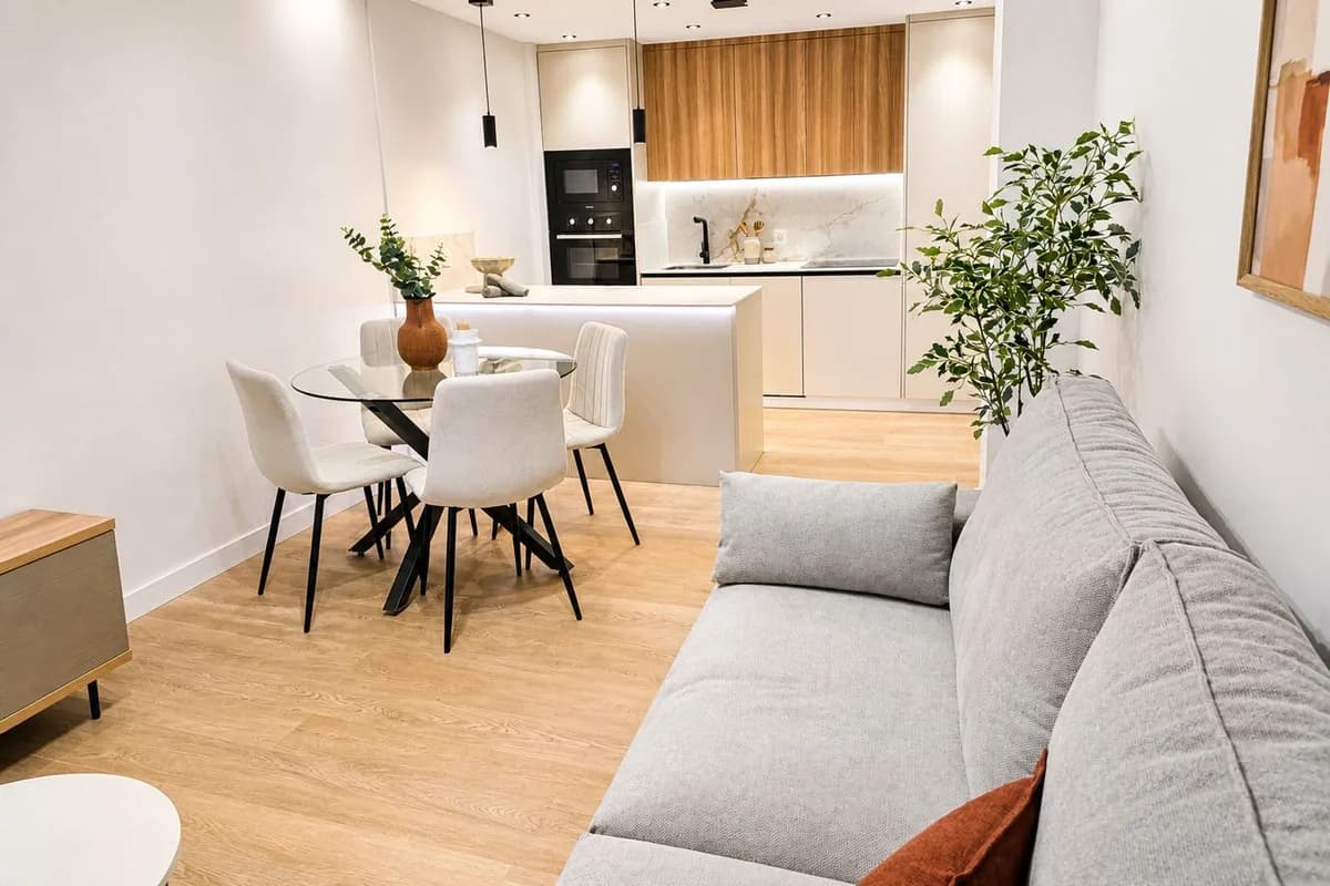 2 Bedroom Middle Floor Apartment for Sale in San Luis de Sabinillas, Málaga - Image 6