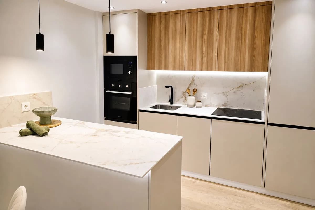 2 Bedroom Middle Floor Apartment for Sale in San Luis de Sabinillas, Málaga - Image 7