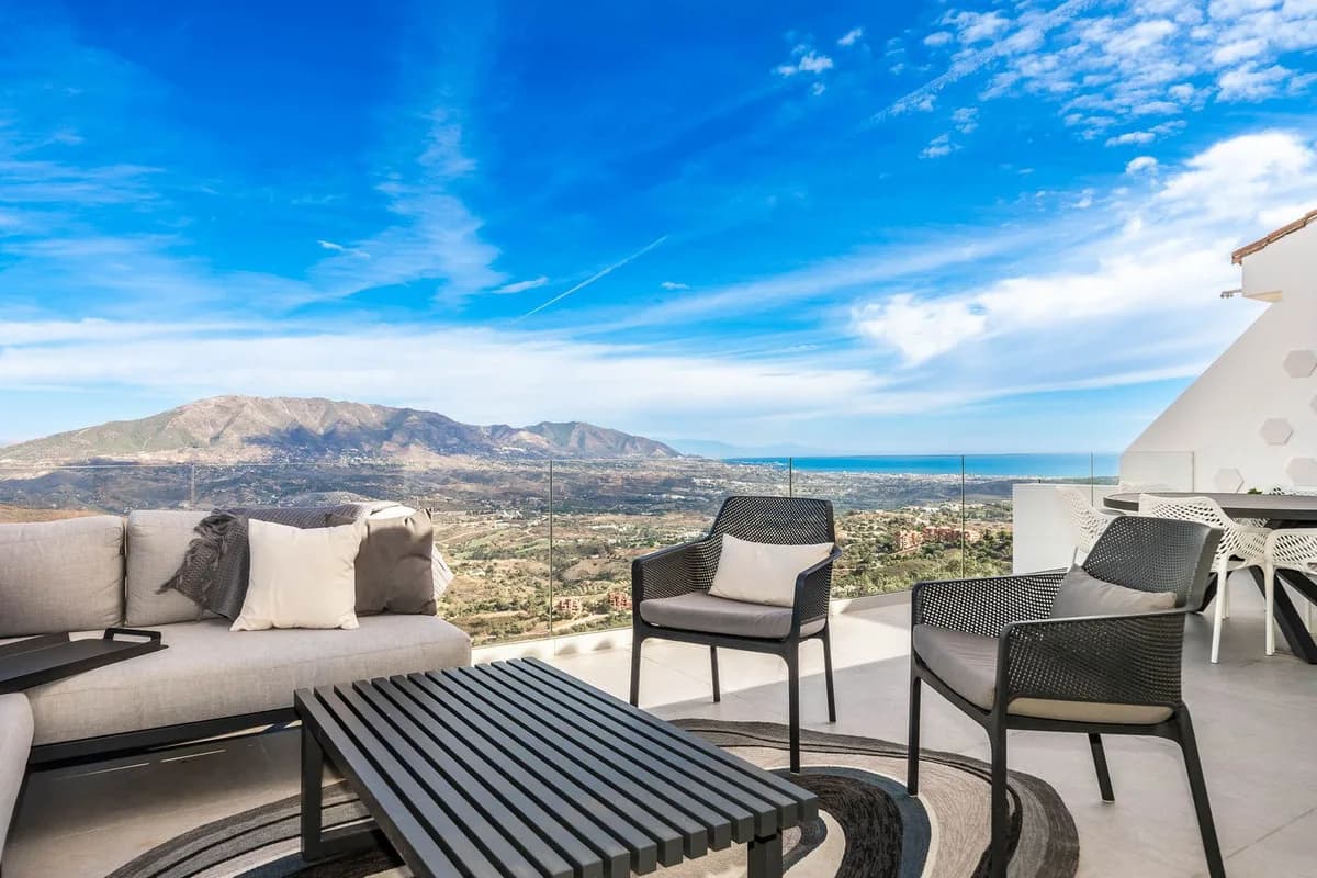 3 Bedroom Semi-Detached House for Sale in Marbella, Málaga