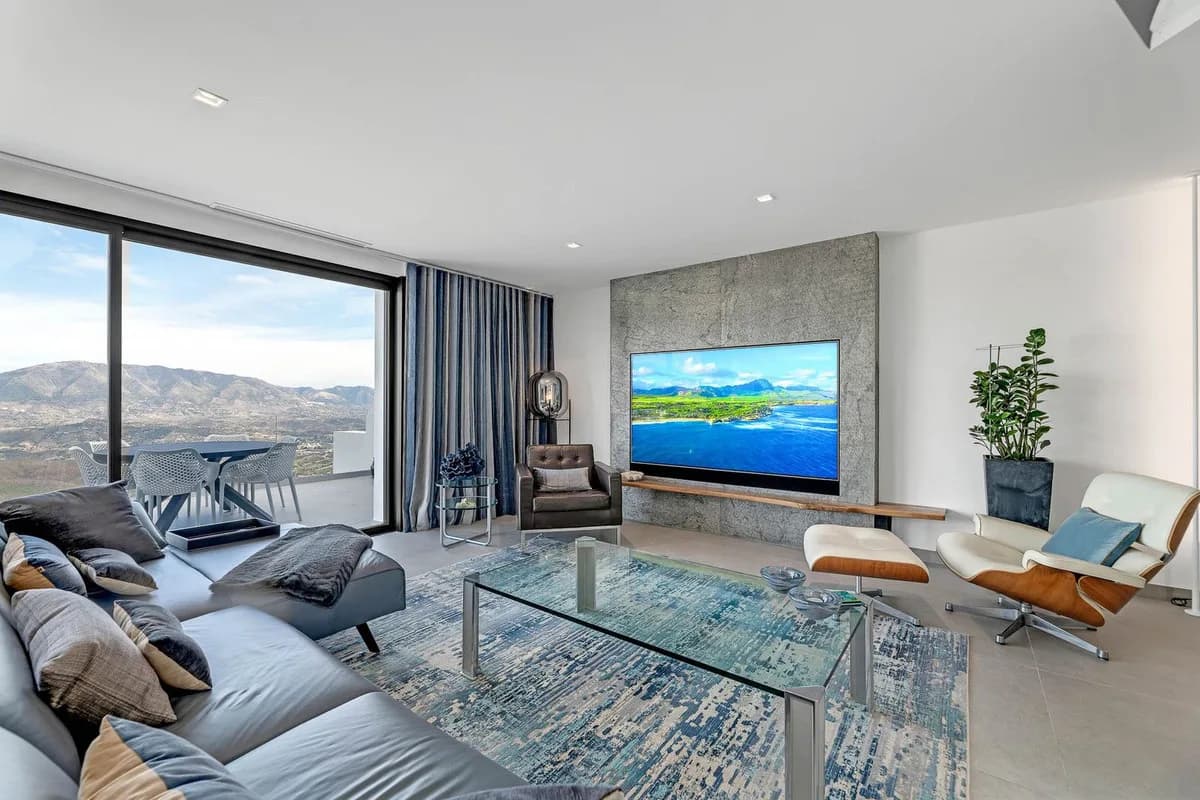 3 Bedroom Semi-Detached House for Sale in Marbella, Málaga - Image 6
