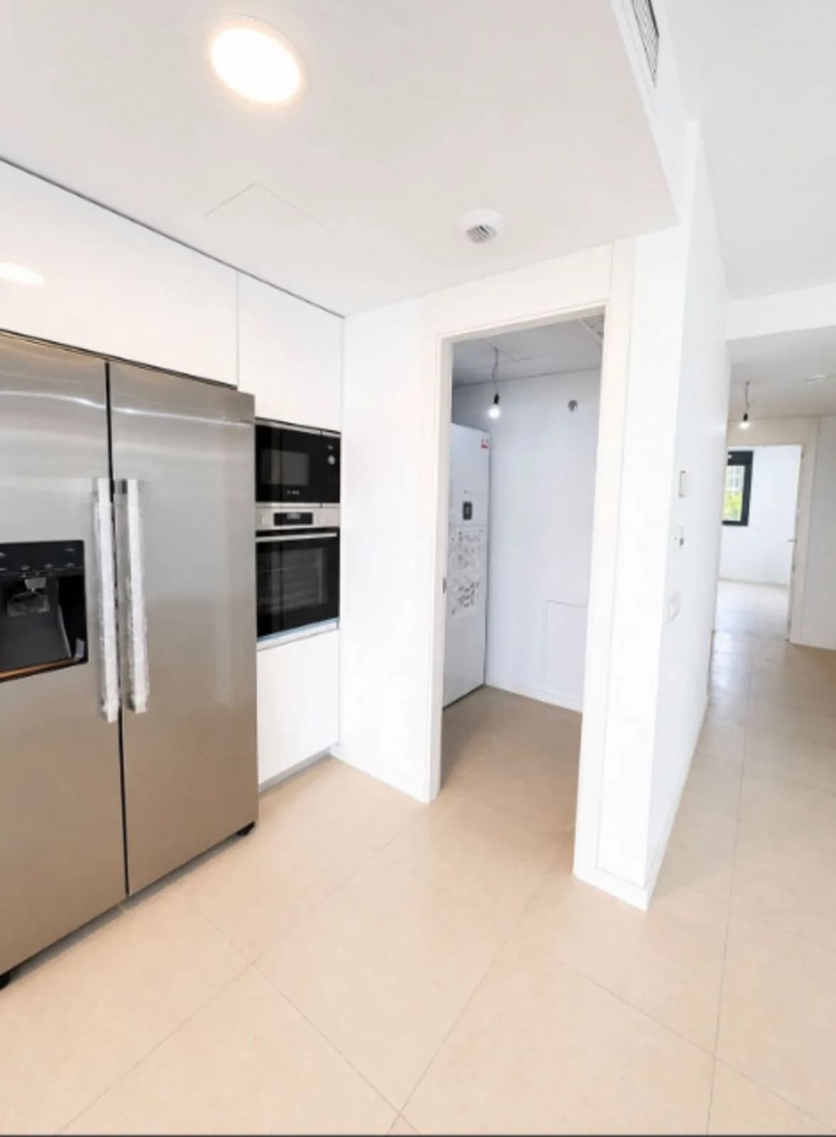 2 Bedroom Middle Floor Apartment for Sale in Torremolinos, Málaga - Image 8