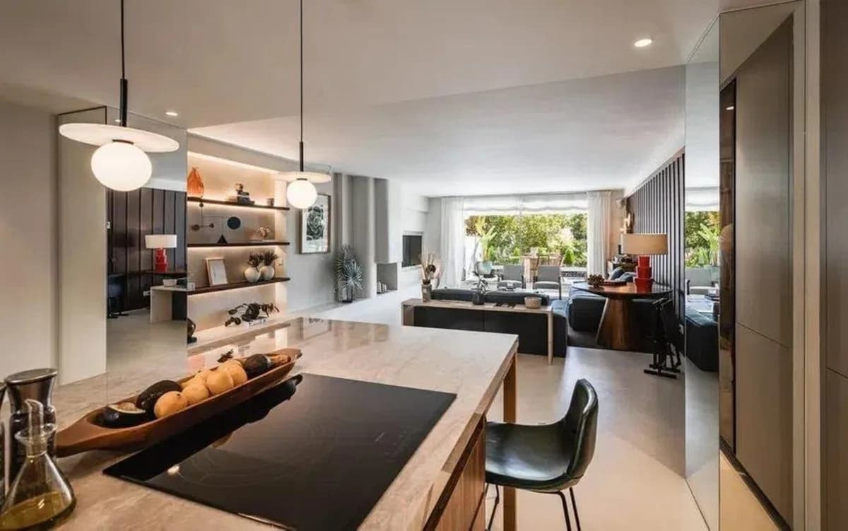 3 Bedroom Middle Floor Apartment for Sale in The Golden Mile, Málaga - Image 4