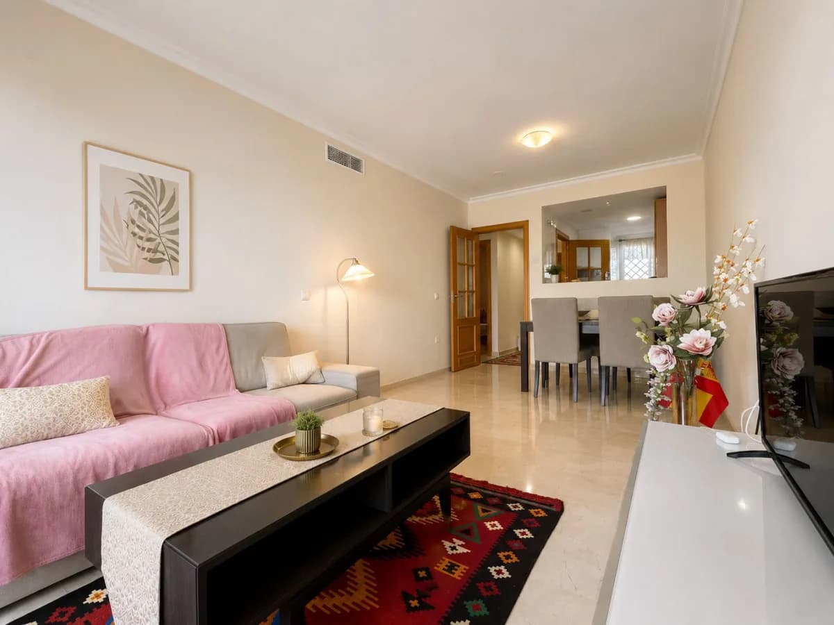 2 Bedroom Middle Floor Apartment for Sale in Manilva, Málaga - Image 3
