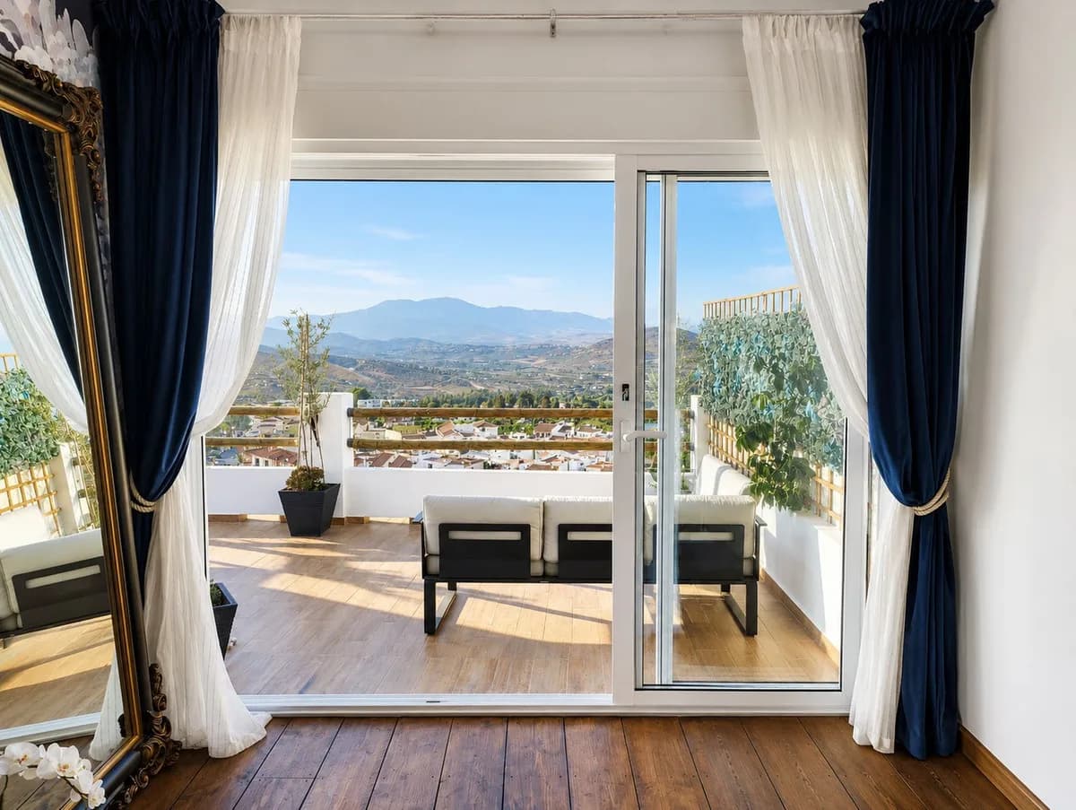 4 Bedroom Townhouse for Sale in Alhaurín el Grande, Málaga - Image 9