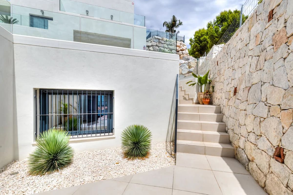 4 Bedroom Townhouse for Sale in Benalmadena, Málaga - Image 2