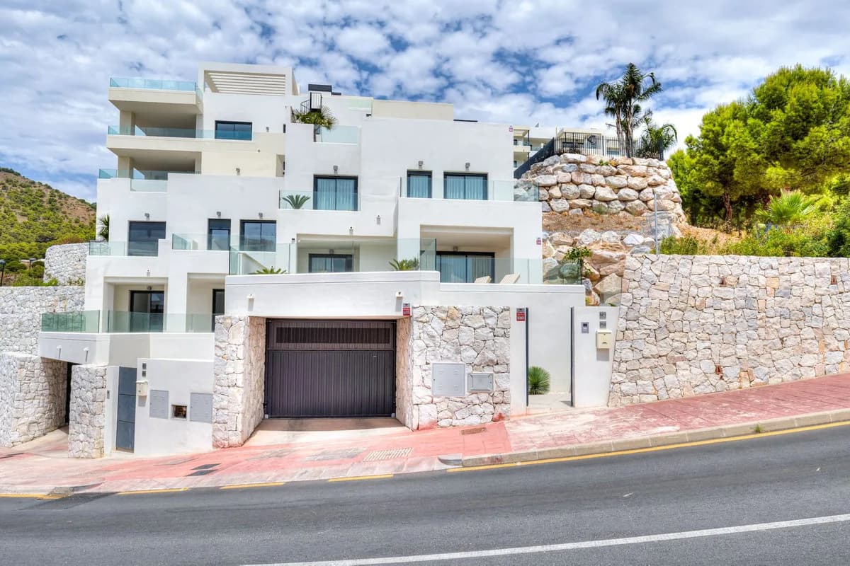 4 Bedroom Townhouse for Sale in Benalmadena, Málaga - Image 3