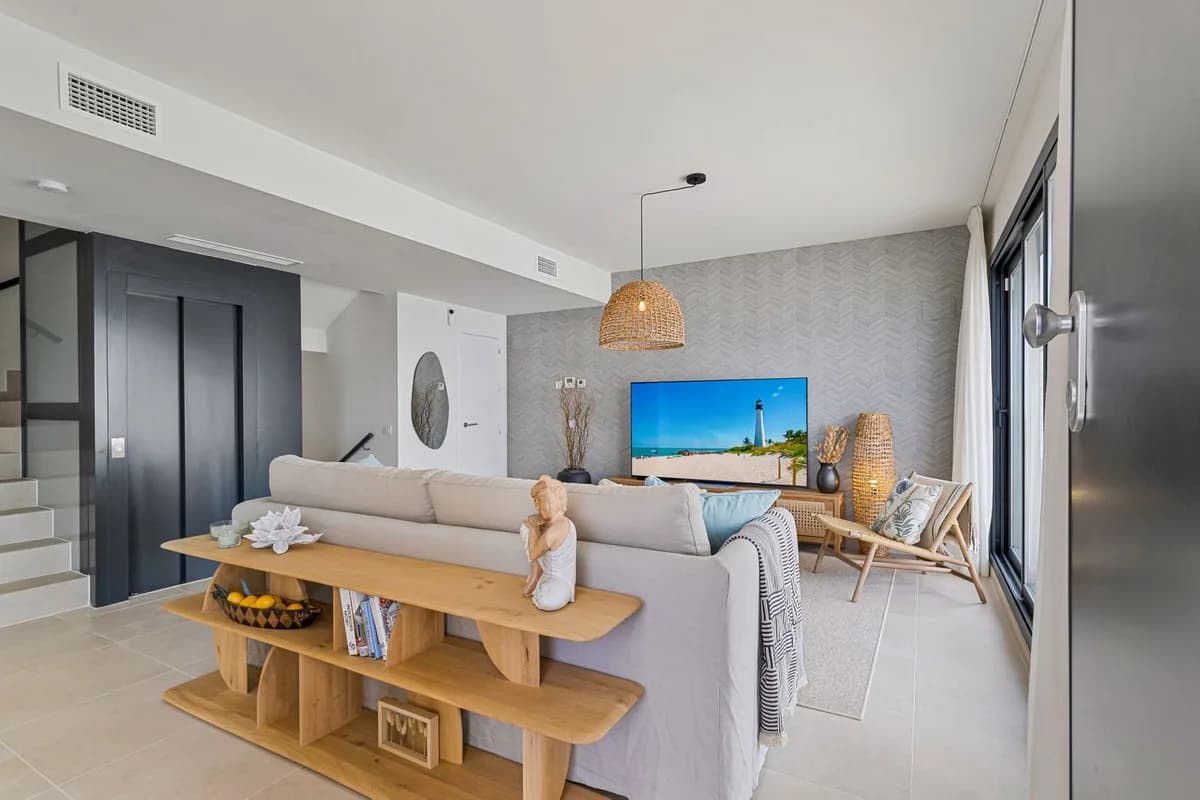 4 Bedroom Townhouse for Sale in Benalmadena, Málaga - Image 9