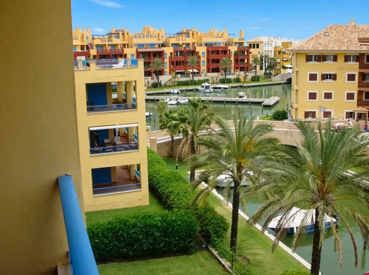 2 Bedroom Middle Floor Apartment for Sale in Sotogrande Marina, Cádiz