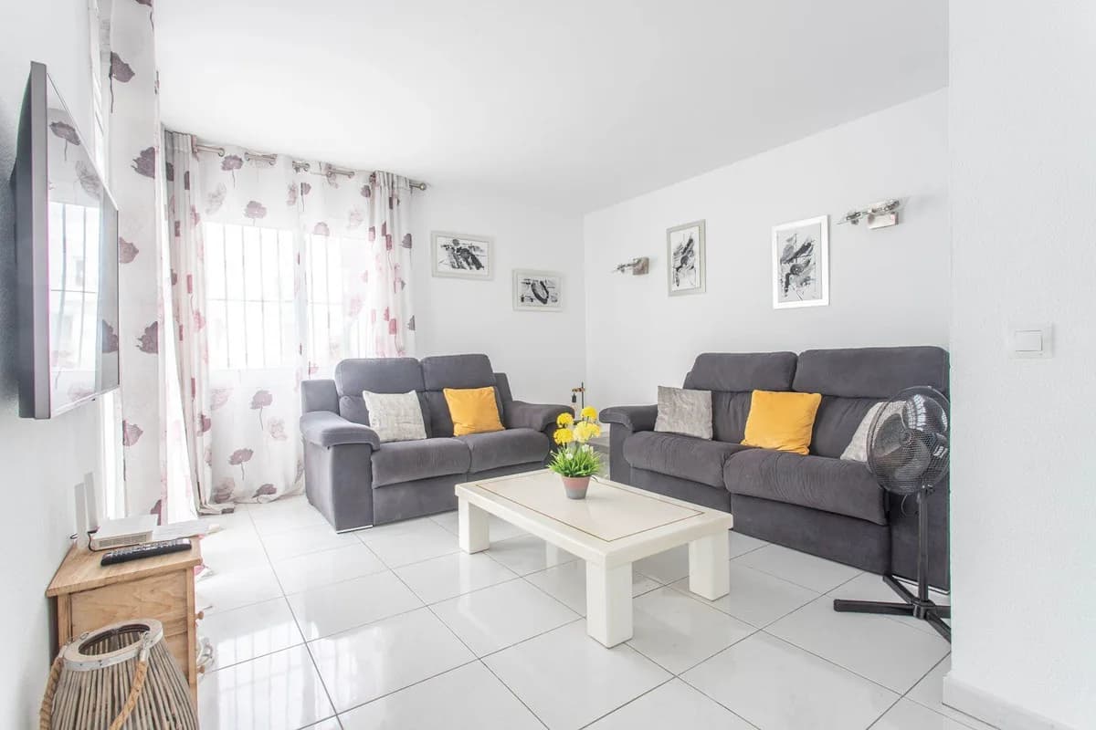 2 Bedroom Semi-Detached House for Sale in Riviera del Sol, Málaga - Image 4