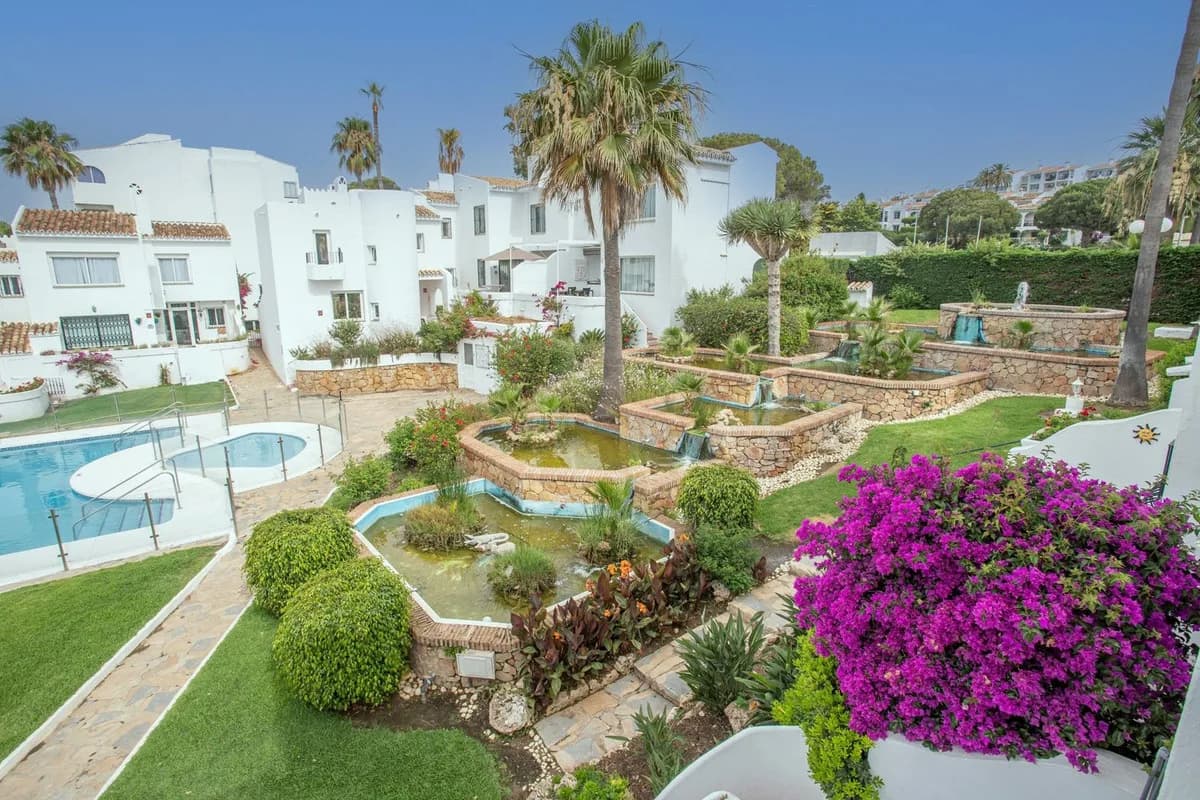 2 Bedroom Semi-Detached House for Sale in Riviera del Sol, Málaga - Image 5