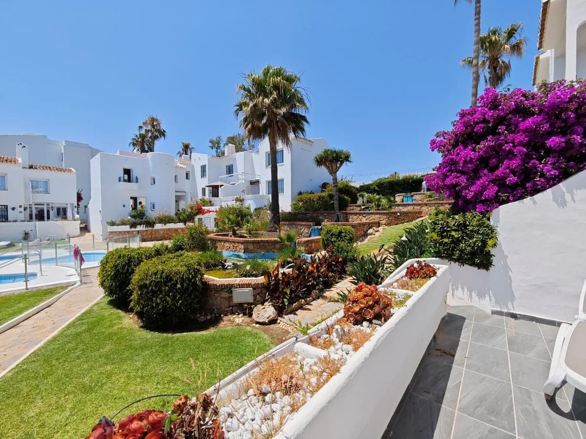 2 Bedroom Semi-Detached House for Sale in Riviera del Sol, Málaga - Image 7