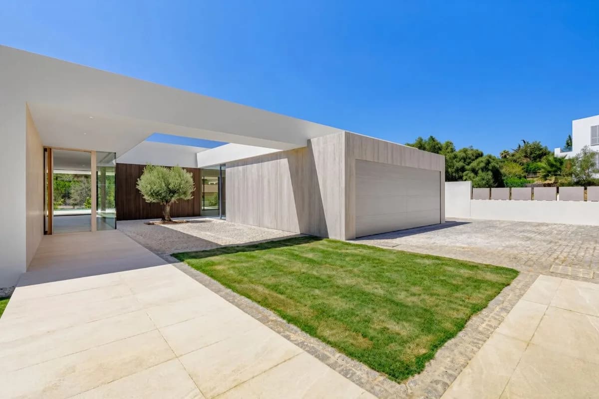 4 Bedroom Detached Villa for Sale in Sotogrande Alto, Cádiz - Image 3