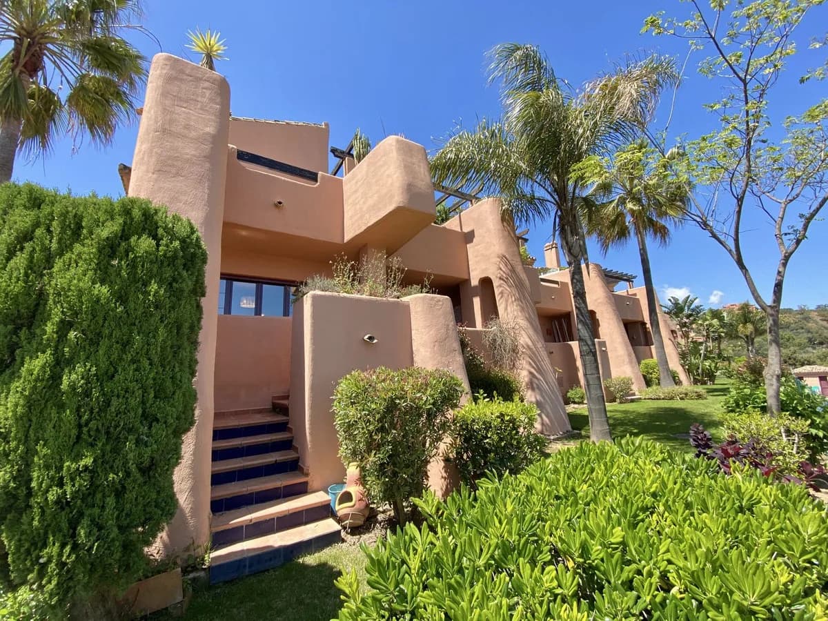 2 Bedroom Ground Floor Apartment for Sale in Elviria, Málaga