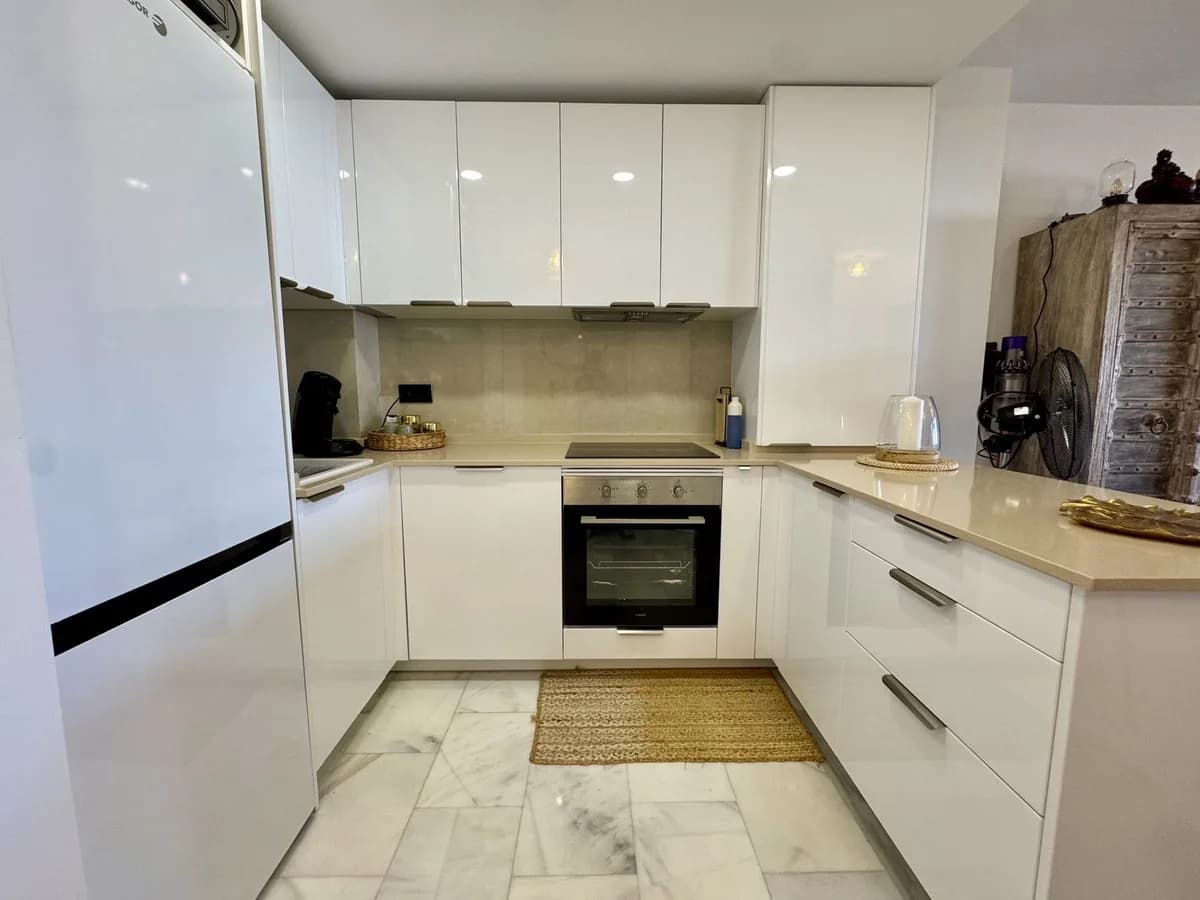 2 Bedroom Middle Floor Apartment for Sale in Riviera del Sol, Málaga - Image 3